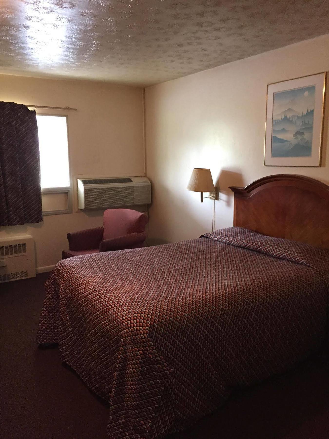 Vista Heights Inn Henrietta Exterior foto